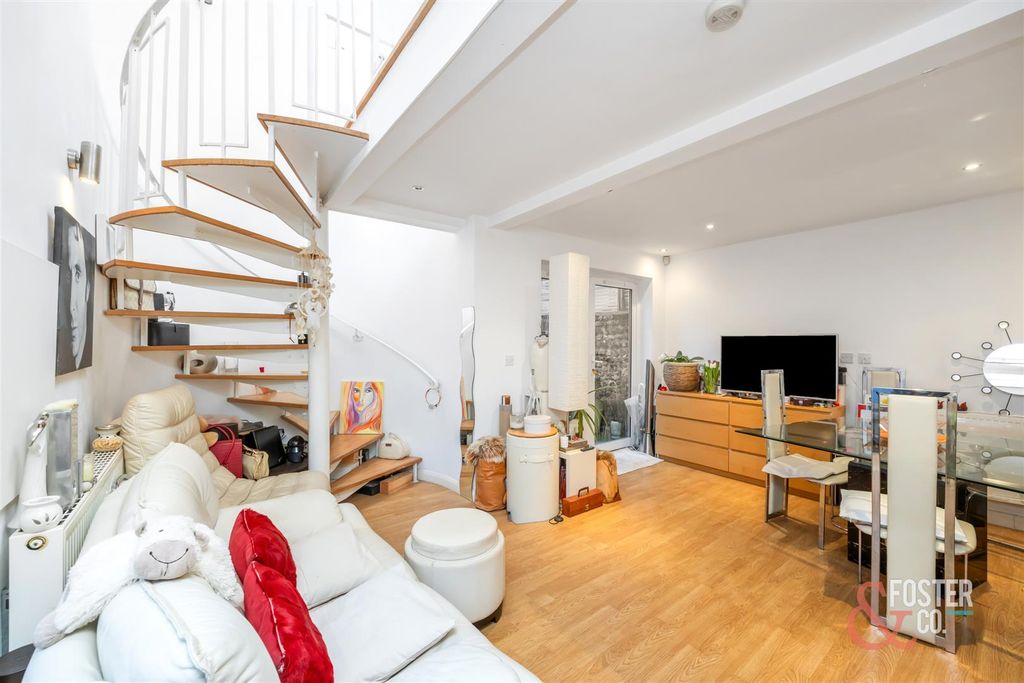 Property photo 3 of 23 Albany Mews, 8-008.Jpg