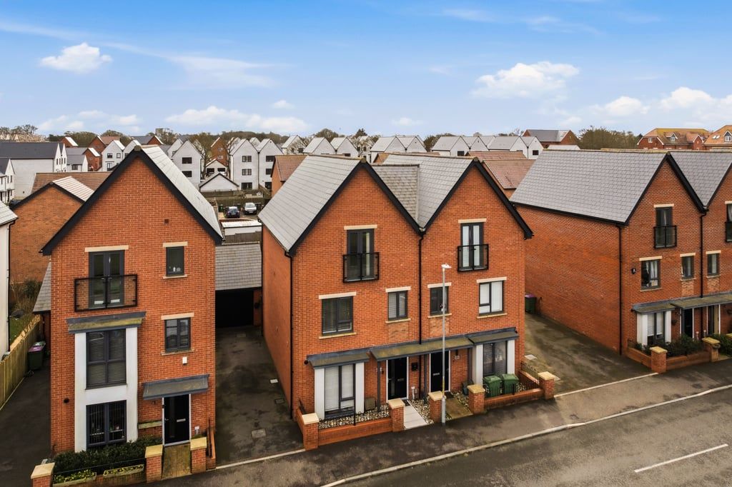 Property photo 2 of 21