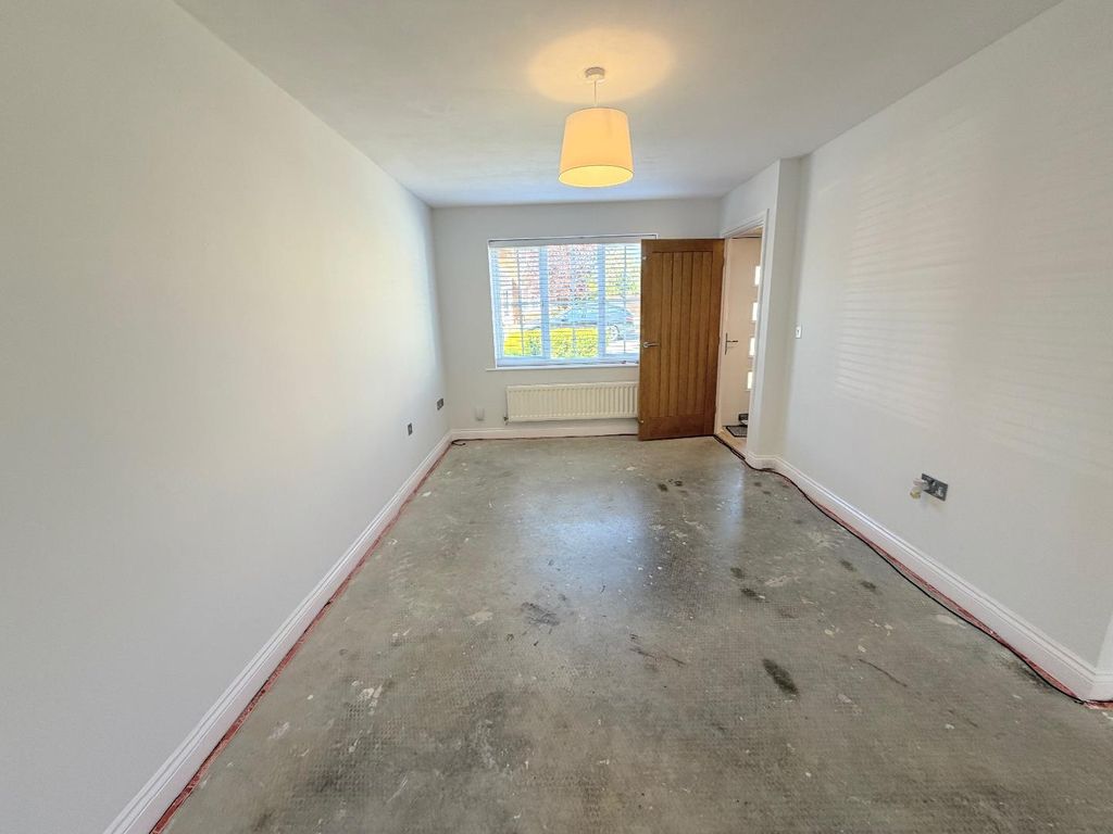 Property photo 3 of 19 Lounge Area