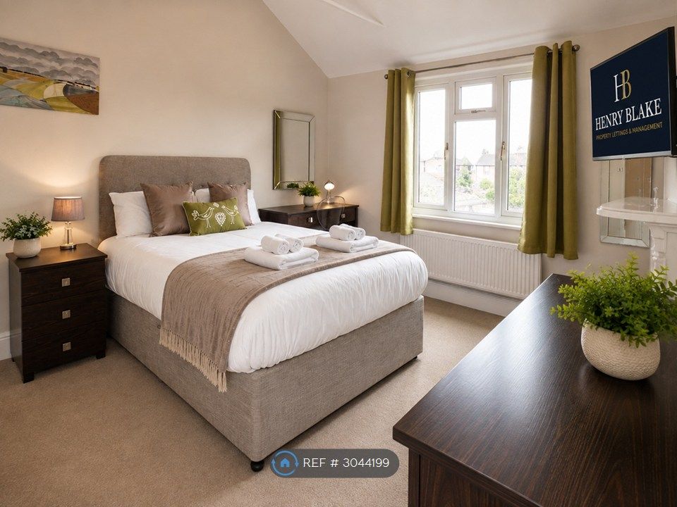 Property photo 1 of 14 Room 4