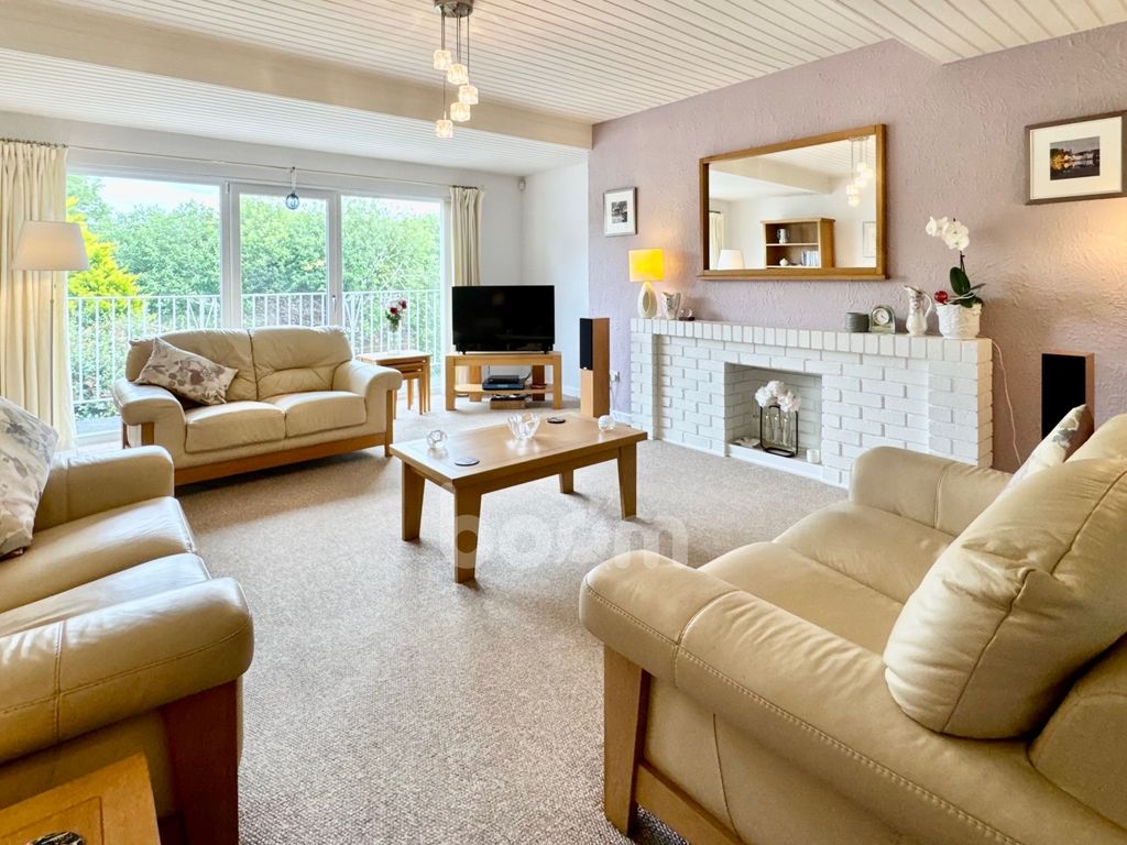 Property photo 3 of 39 North Street, Dalry Lounge Pic
