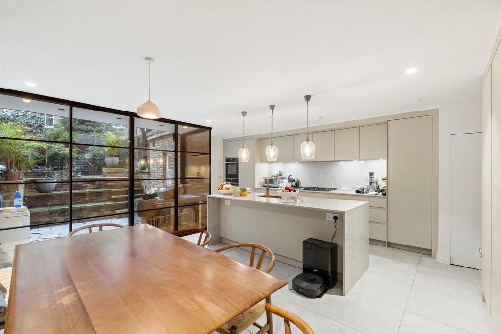 Property photo 2 of 16 Image