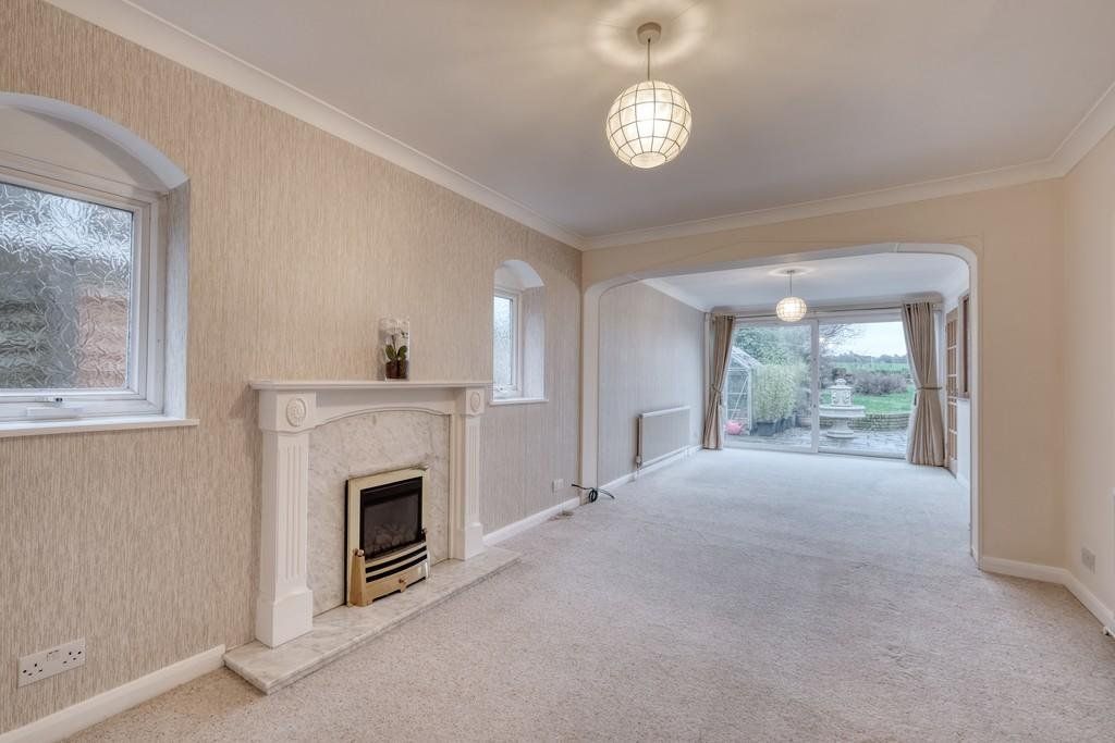 Property photo 2 of 17 Lounge