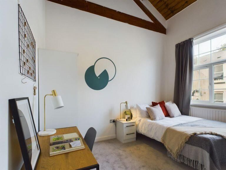 Property photo 2 of 9 A Cozy And Neatly Arranged Single Bedroom Featurin...