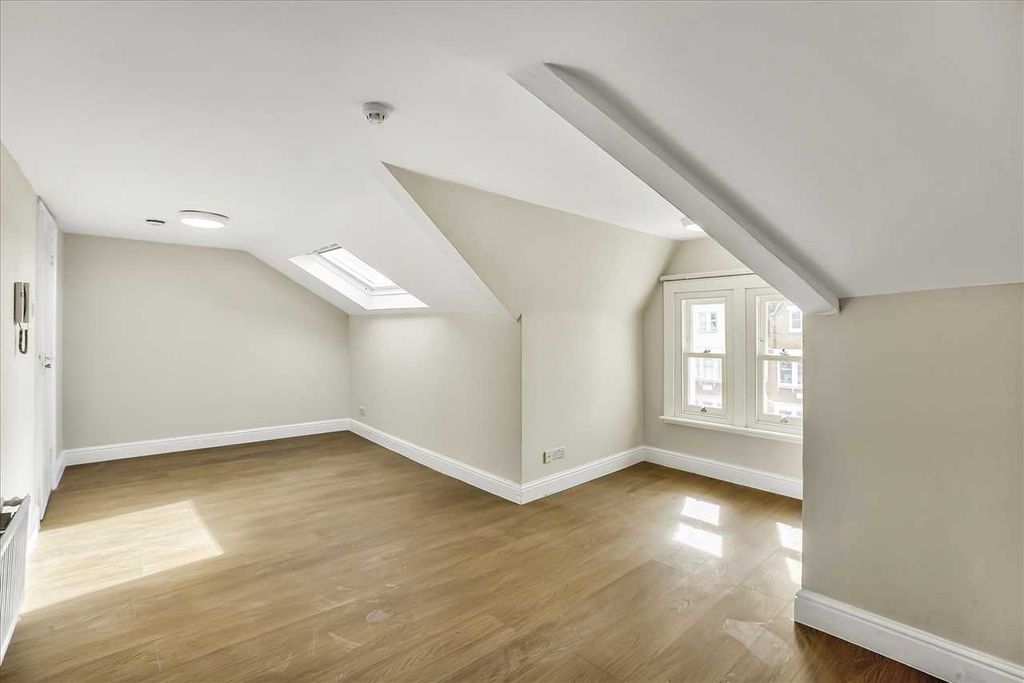 Property photo 2 of 8 Reception