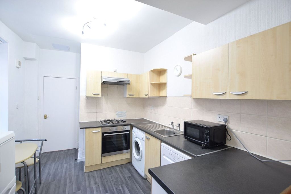 Property photo 2 of 7 Kitchen