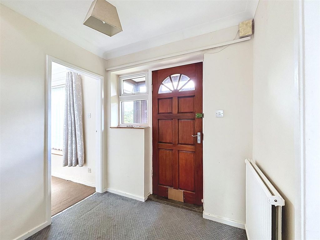 Property photo 3 of 37 Entrance Hall