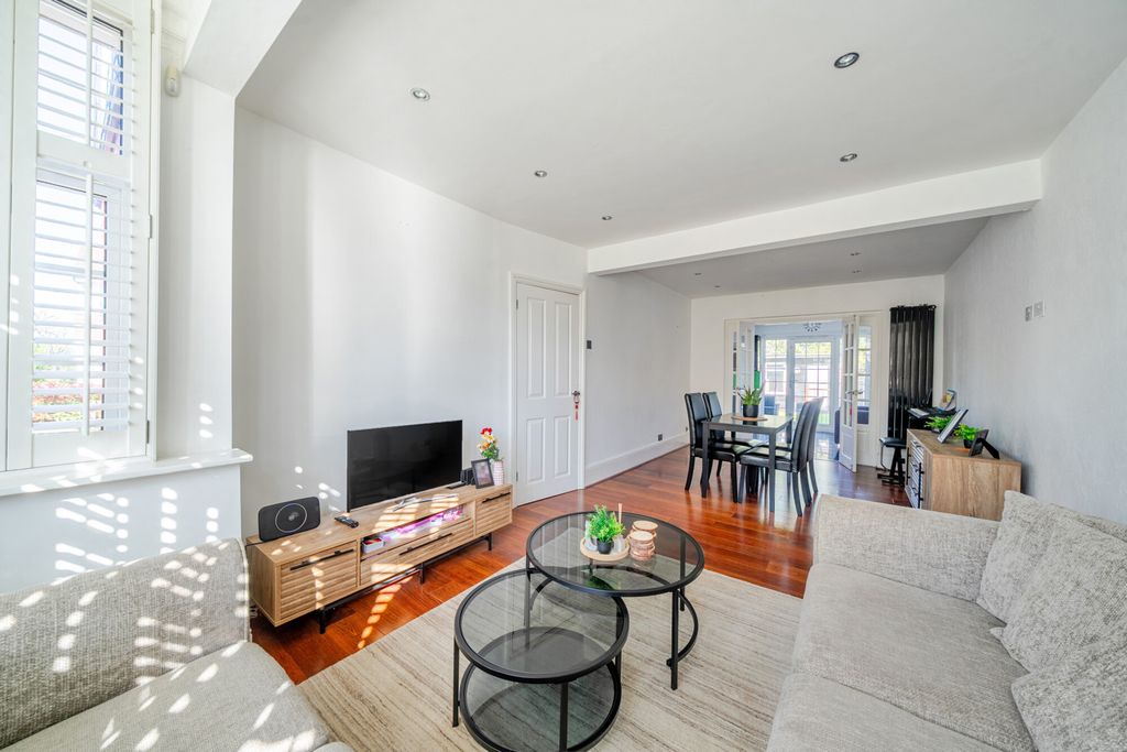 Property photo 3 of 20 Reception