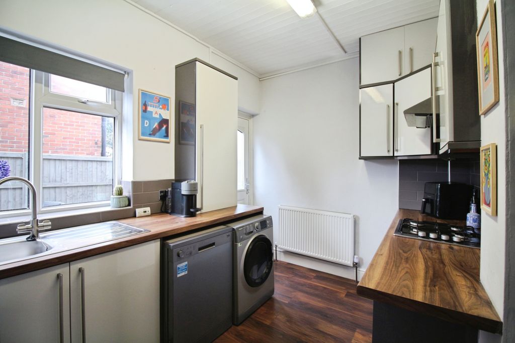 Property photo 3 of 14 Kitchen