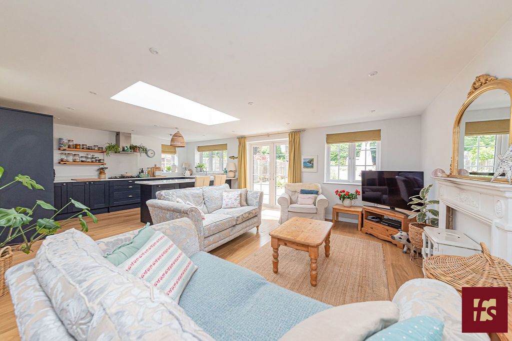 Property photo 2 of 52