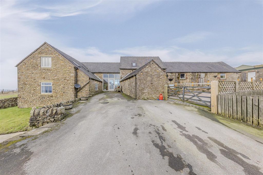 Property photo 1 of 48 Leyfields Barn