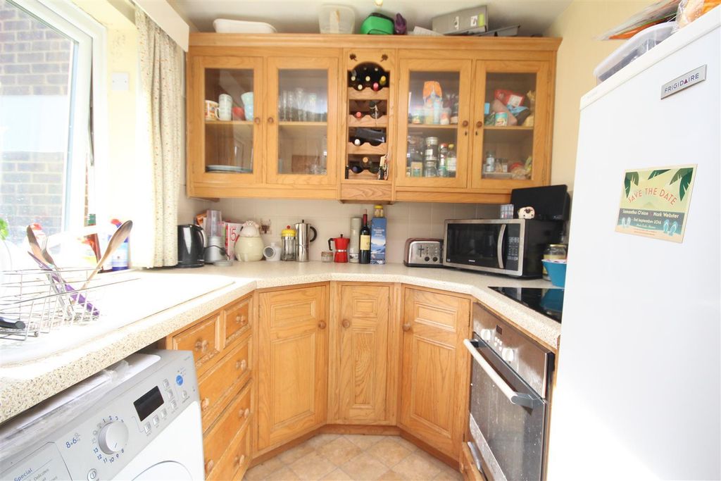 Property photo 3 of 9 Kitchen.Jpg