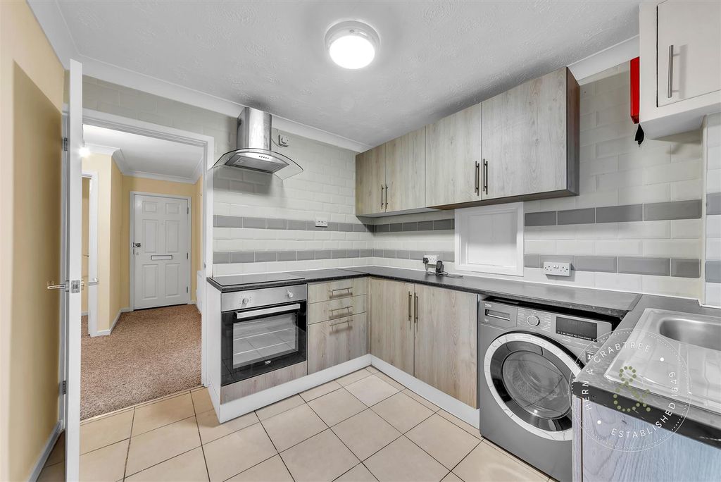 Property photo 3 of 21 Lisnagarvey-Court-13.Jpg