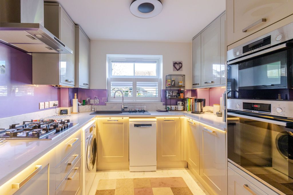 Property photo 2 of 20 Kitchen 1