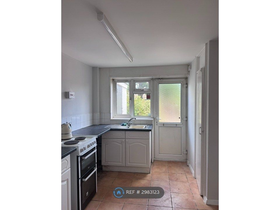 Property photo 2 of 11 Kitchen