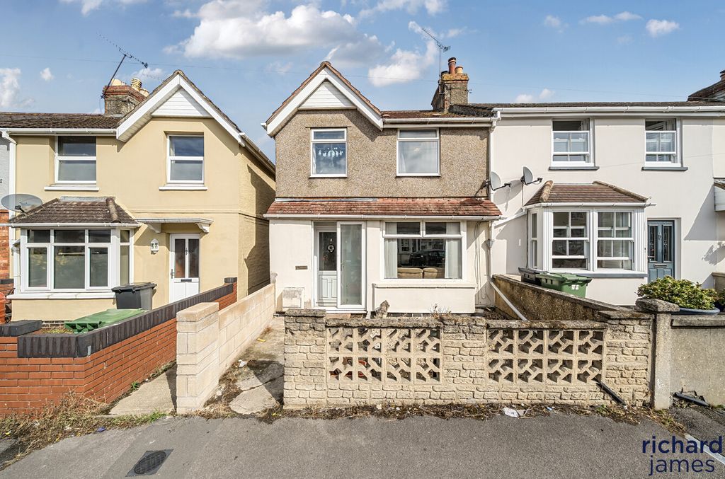 Property photo 1 of 13 3E5Ba62E96F94B71Bedc105c69c0E413