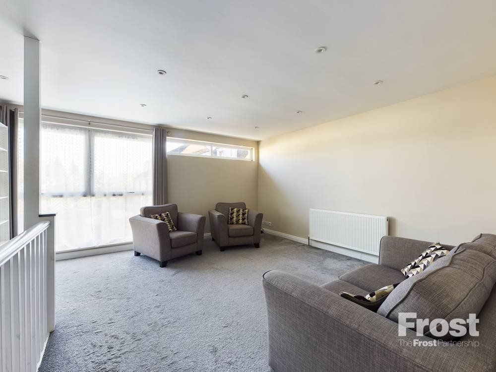 Property photo 2 of 16 Lounge