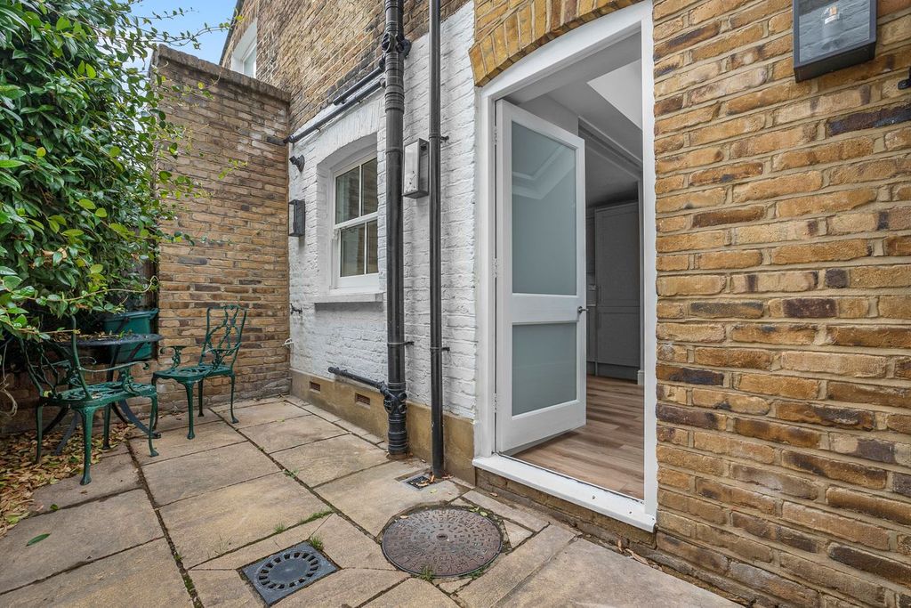 Property photo 3 of 10