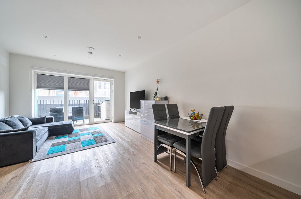 Property photo 2 of 9