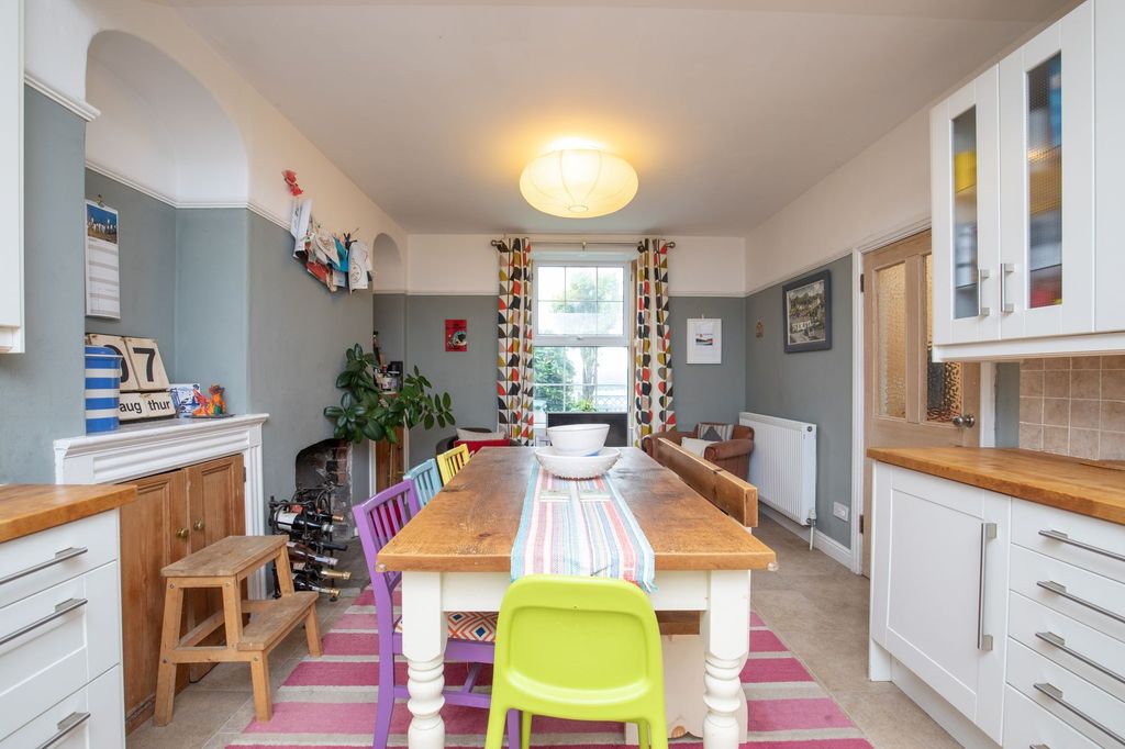 Property photo 3 of 34