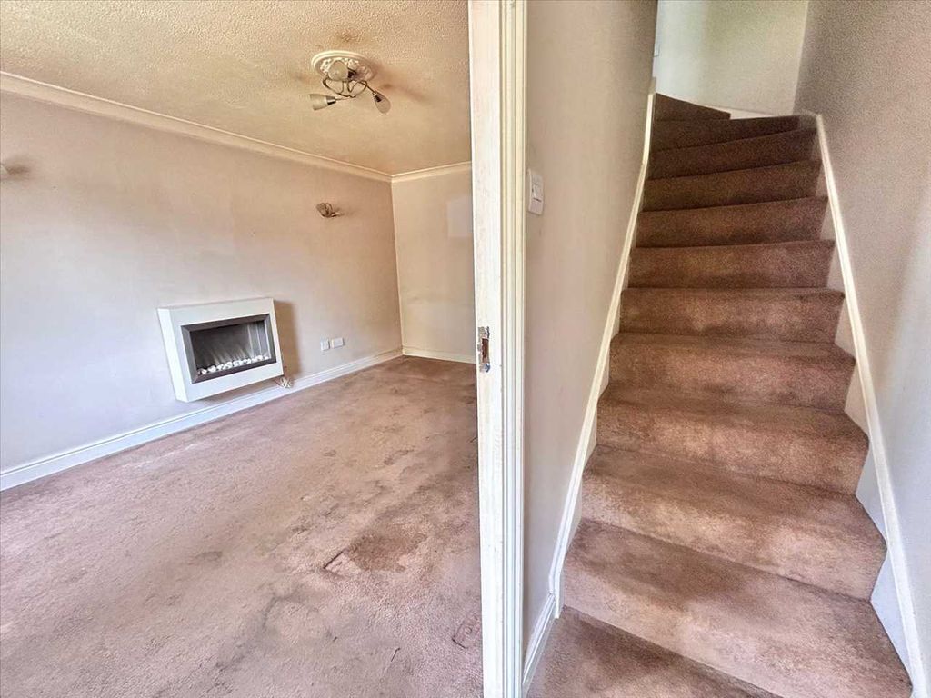 Property photo 3 of 21 Entrance Hall
