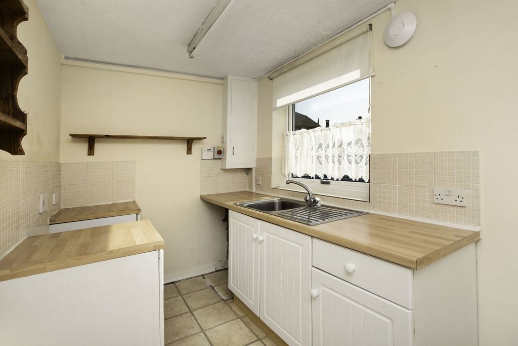 Property photo 2 of 16 Photo 13