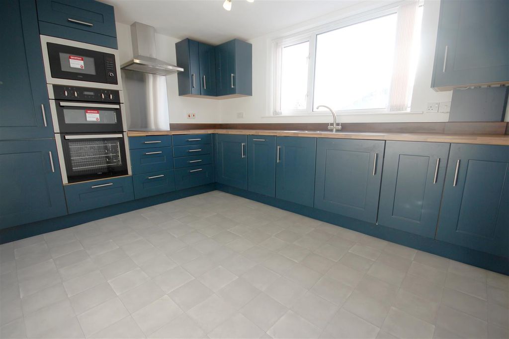 Property photo 1 of 14 Kitchen