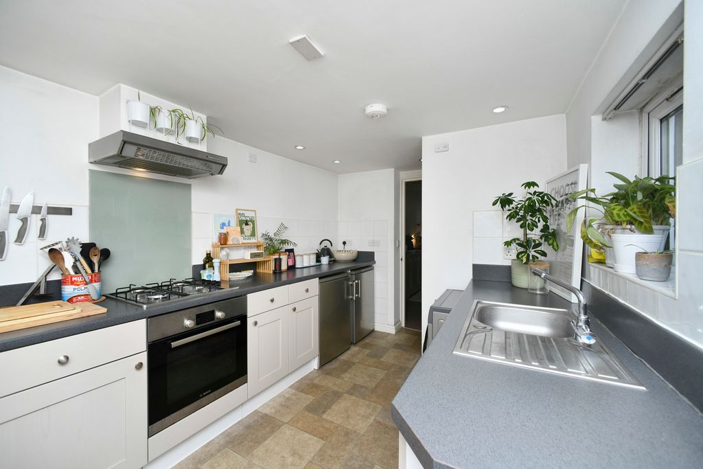 Property photo 2 of 12 Kitchen
