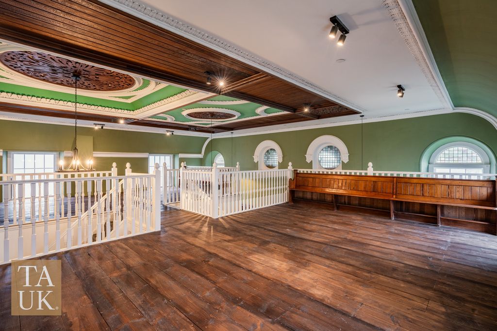 Property photo 3 of 13