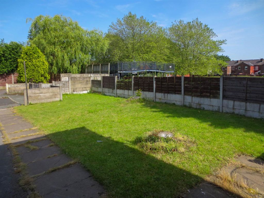 Property photo 2 of 14 Front Garden