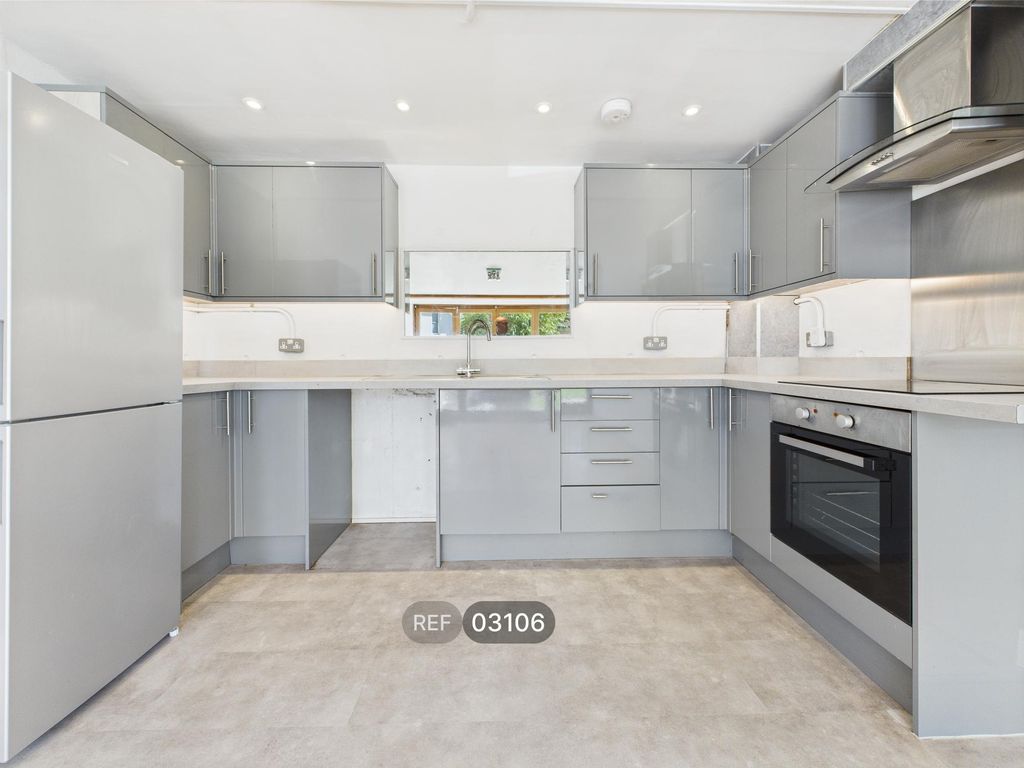 Property photo 1 of 10 Kitchen
