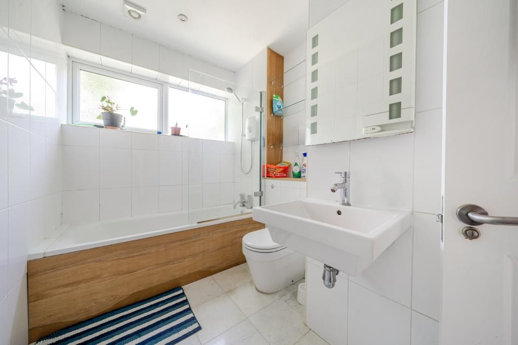 Property photo 3 of 20 Bathroom