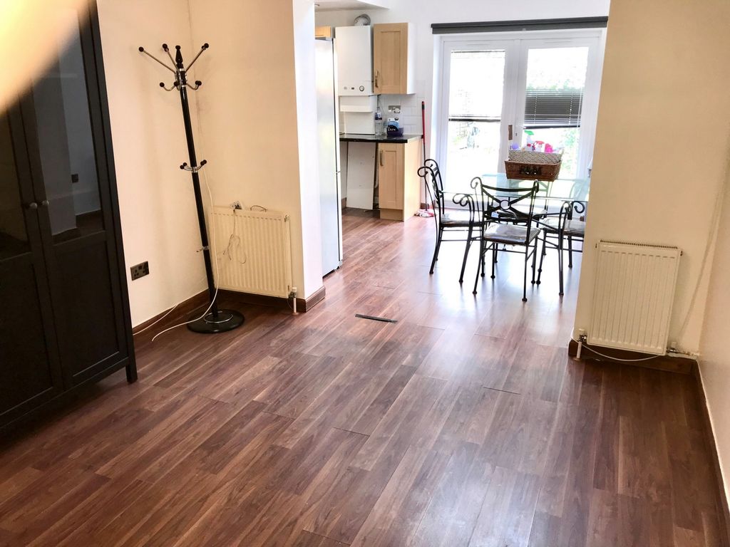 Property photo 3 of 9 Photo 2