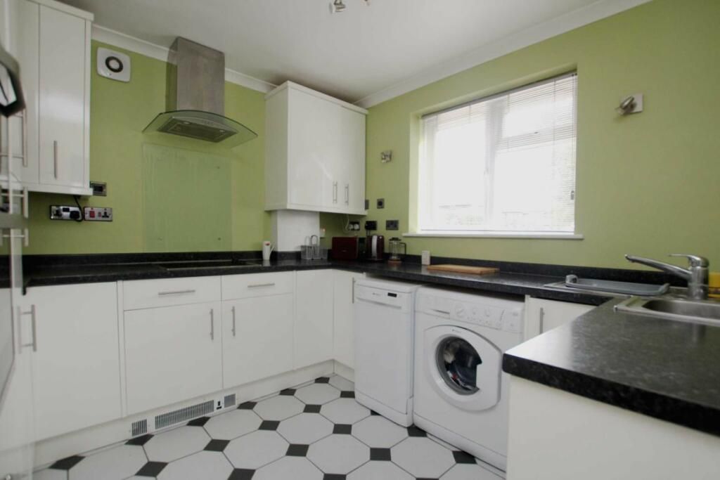 Property photo 2 of 8 Kitchen