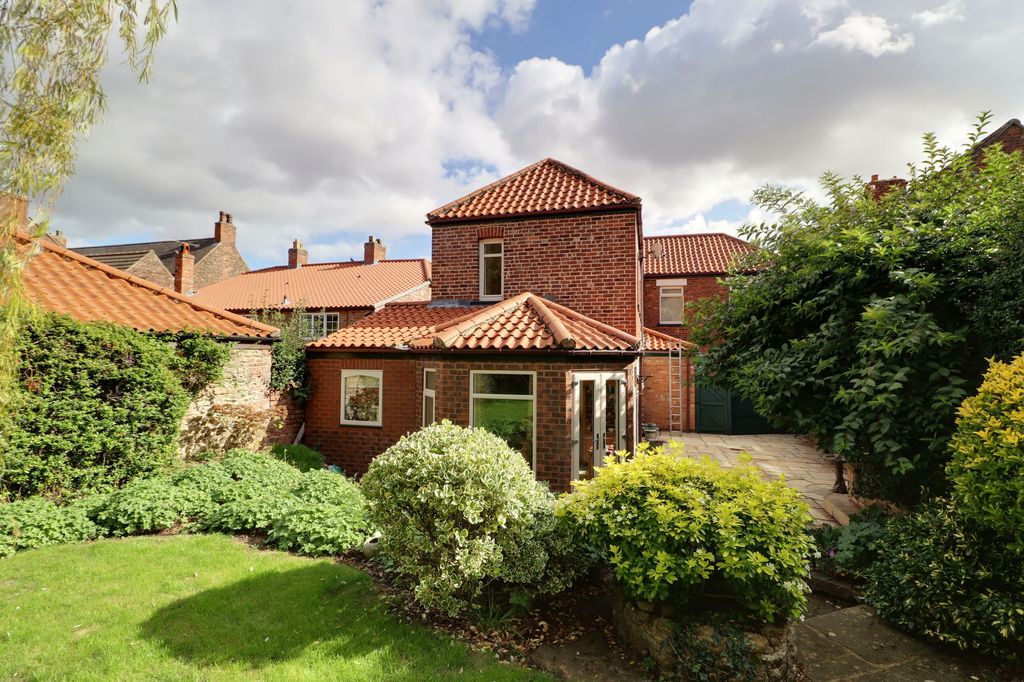 Property photo 2 of 30