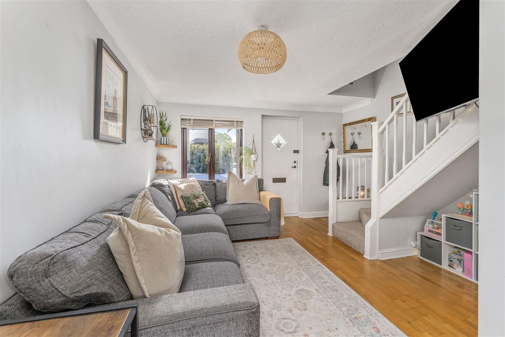 Property photo 2 of 18 9 Lexton Gardens, Middleton Cheney-6.Jpg