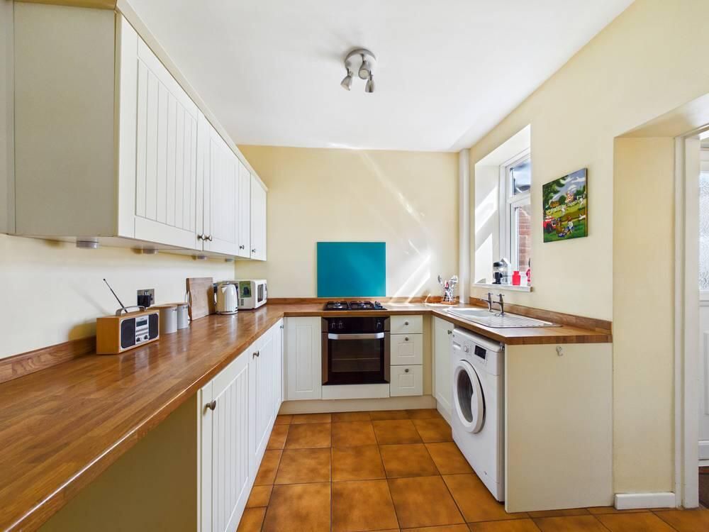 Property photo 3 of 12 Kitchen