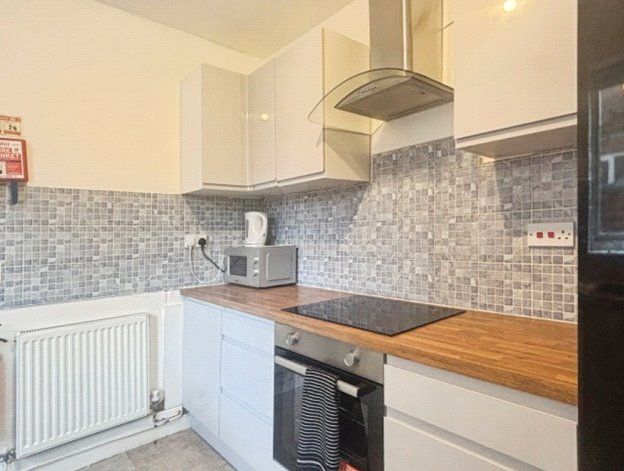 Property photo 2 of 7 Kitchen