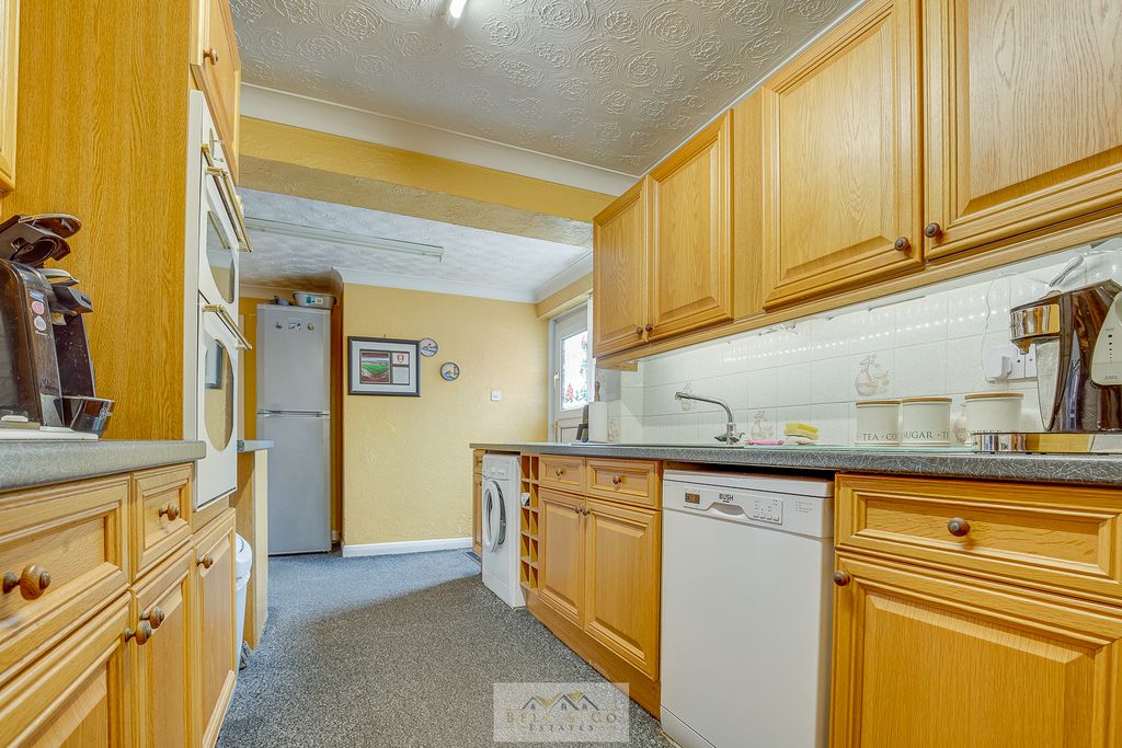 Property photo 3 of 27 Kitchen 1.2
