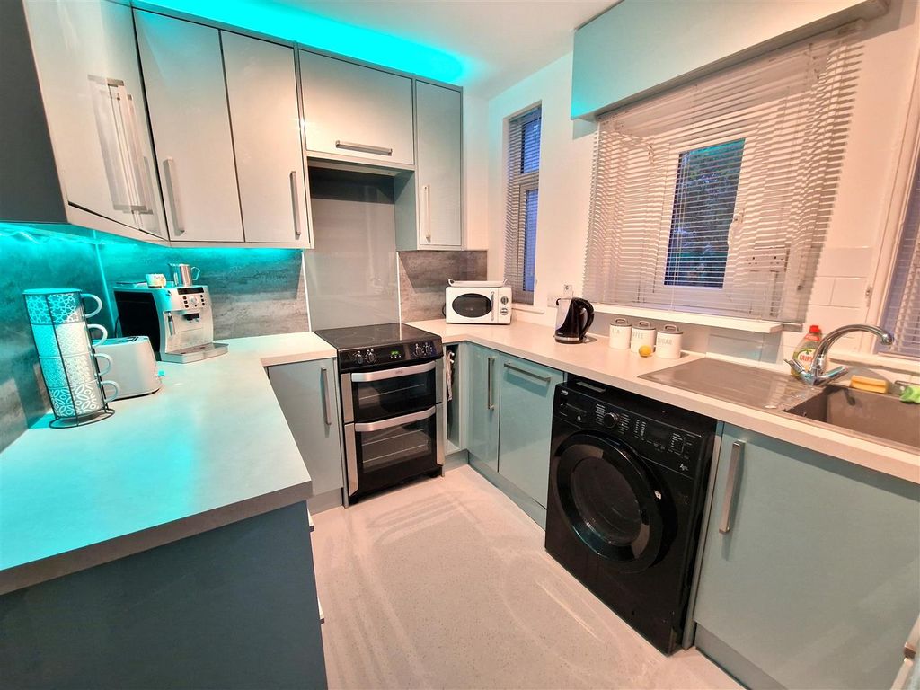 Property photo 3 of 11 Kitchen.Jpg