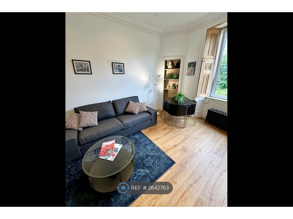 Property photo 3 of 29 Lounge