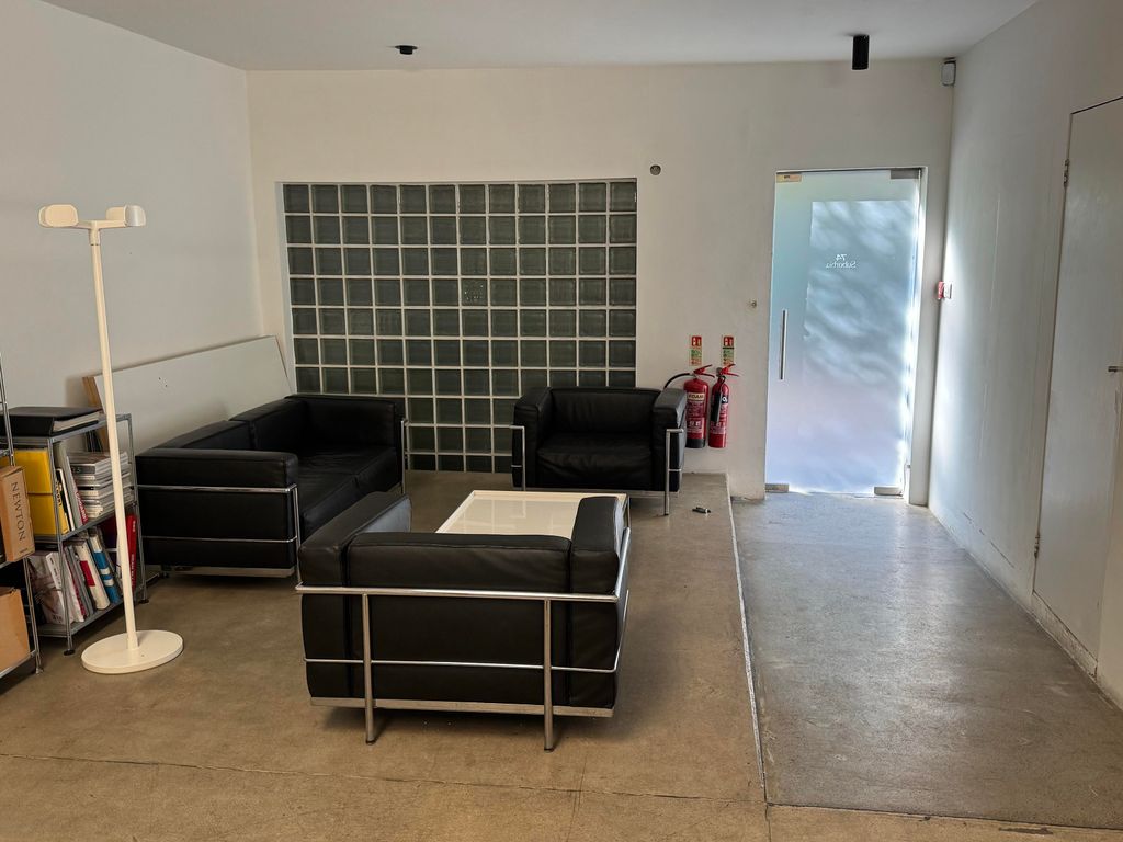 Property photo 2 of 6