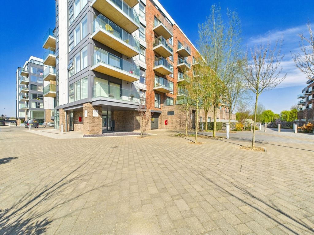 Property photo 1 of 10 Cam01909G0-Pr0316-Still002