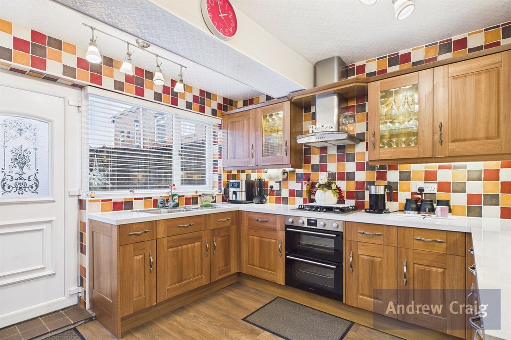 Property photo 3 of 23 Kitchen Breakfast Room