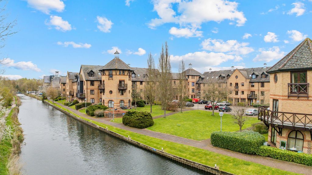 Property photo 2 of 20