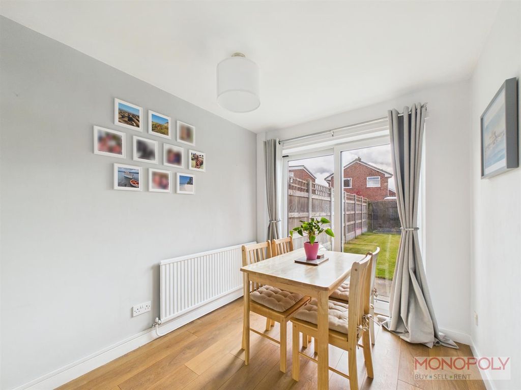 Property photo 3 of 10 Dining Area