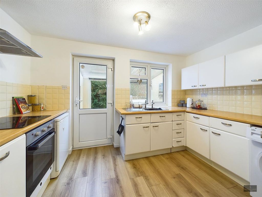 Property photo 2 of 10 Cam02887G0-Pr0296-Still005.Jpg