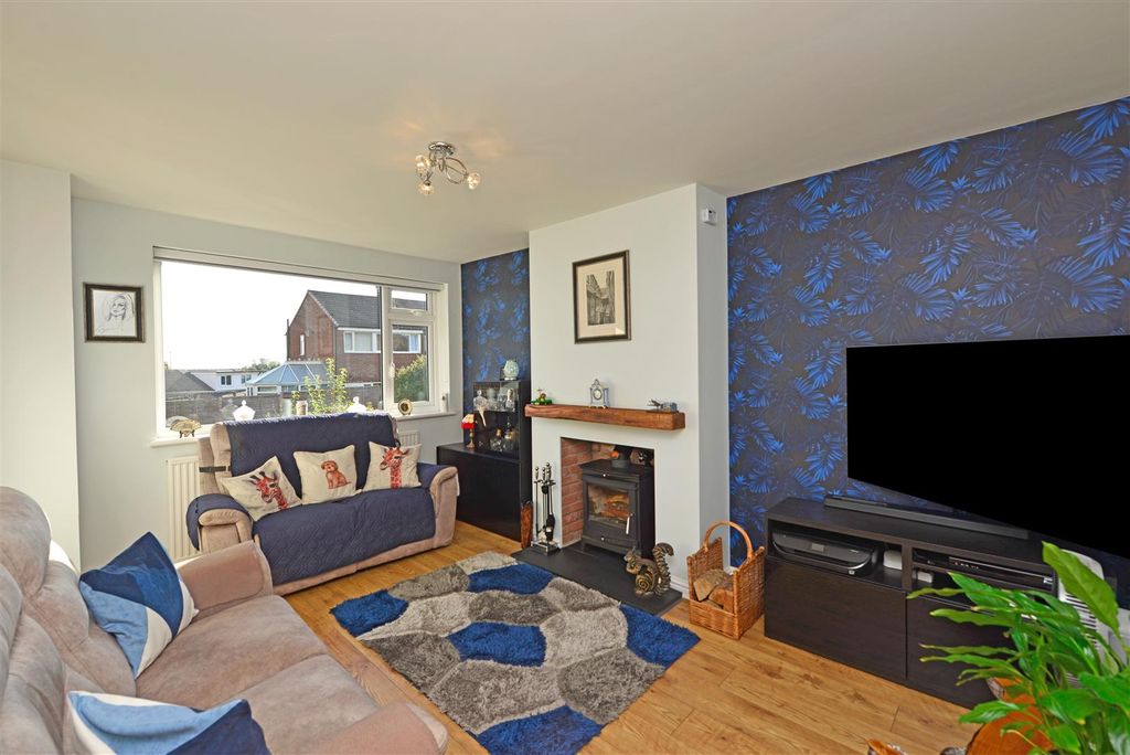 Property photo 2 of 17 Living Room: