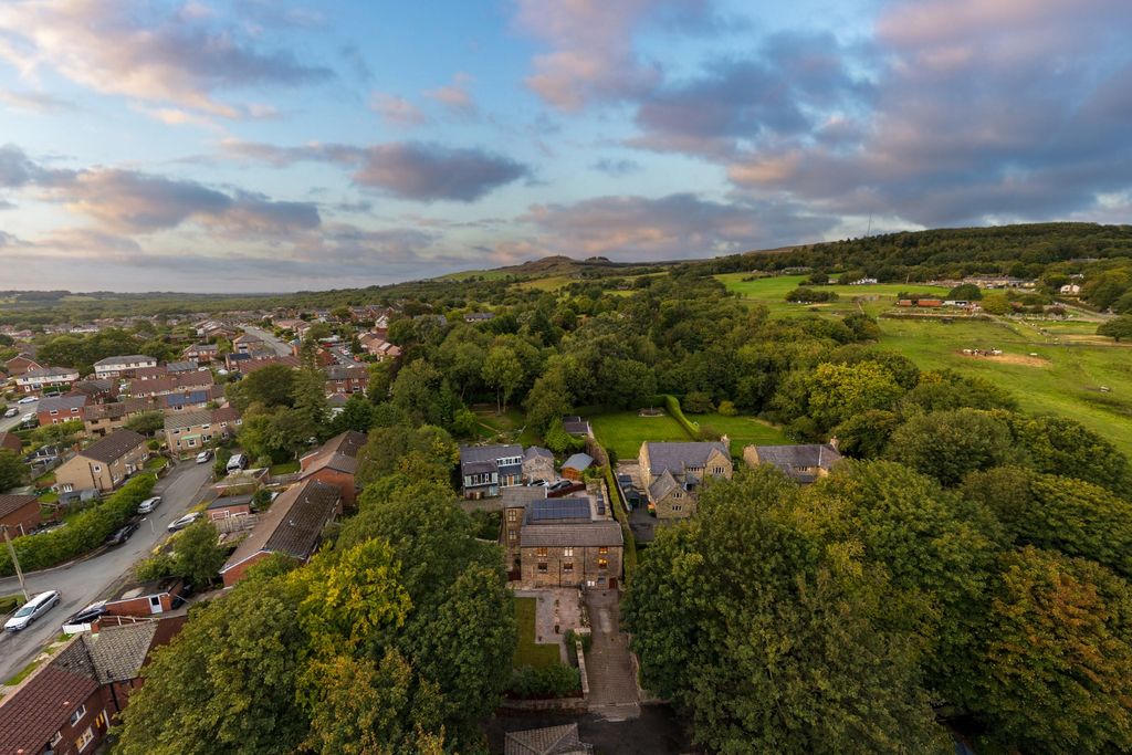 Property photo 3 of 65 4395034