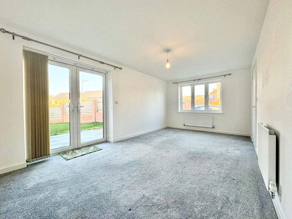 Property photo 3 of 18 Living Room
